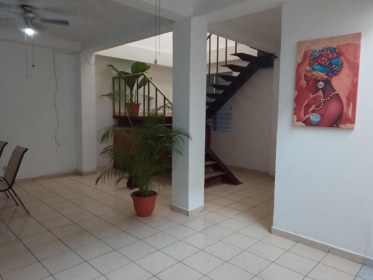 Hostal Los Heroes Antiguo Cuscatlan Ngoại thất bức ảnh