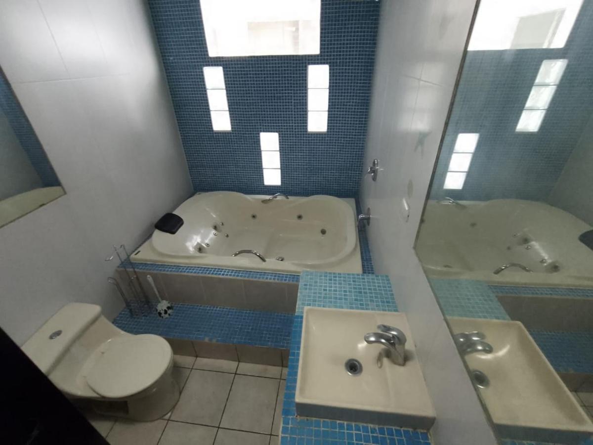 Hostal Los Heroes Antiguo Cuscatlan Ngoại thất bức ảnh